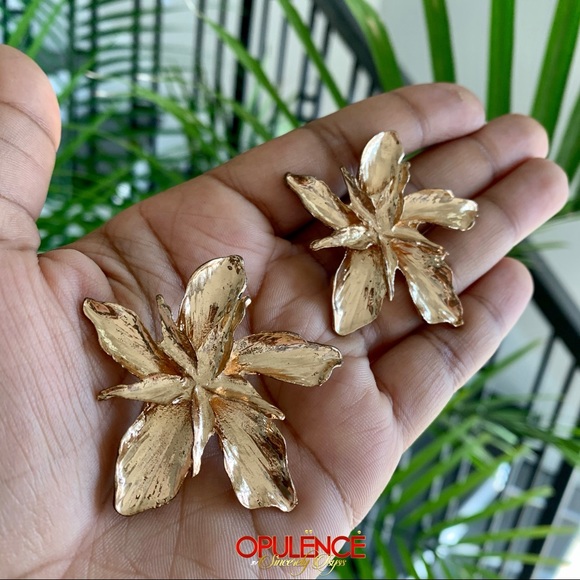 Melrose Earrings (Gold) - Picture 2 of 5